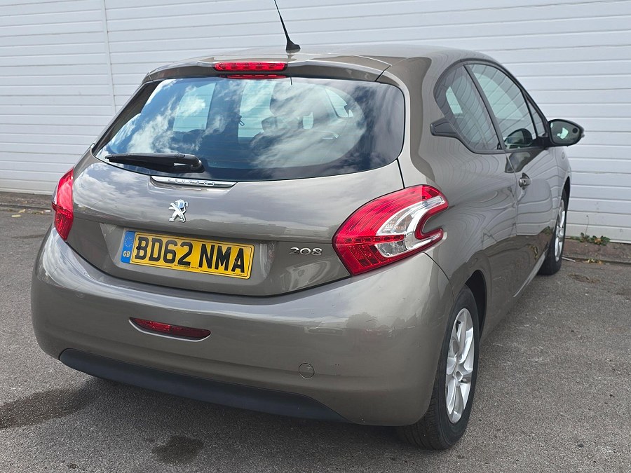 2012 Peugeot 208 photo 9