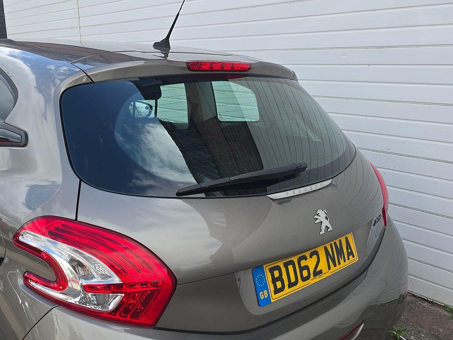 2012 Peugeot 208 photo 13
