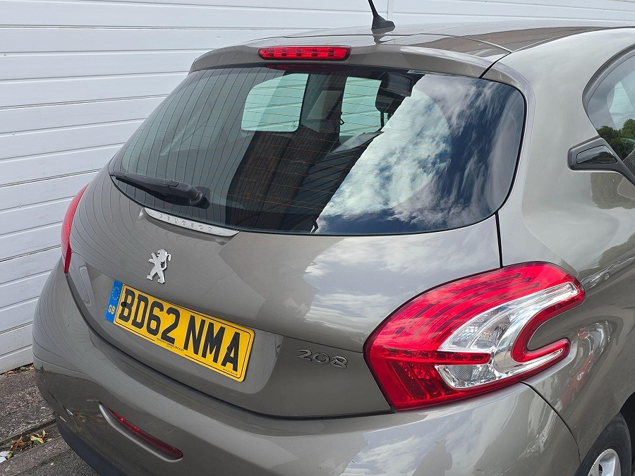 2012 Peugeot 208 photo 14