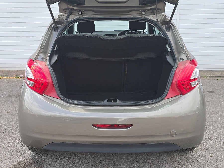 2012 Peugeot 208 photo 8