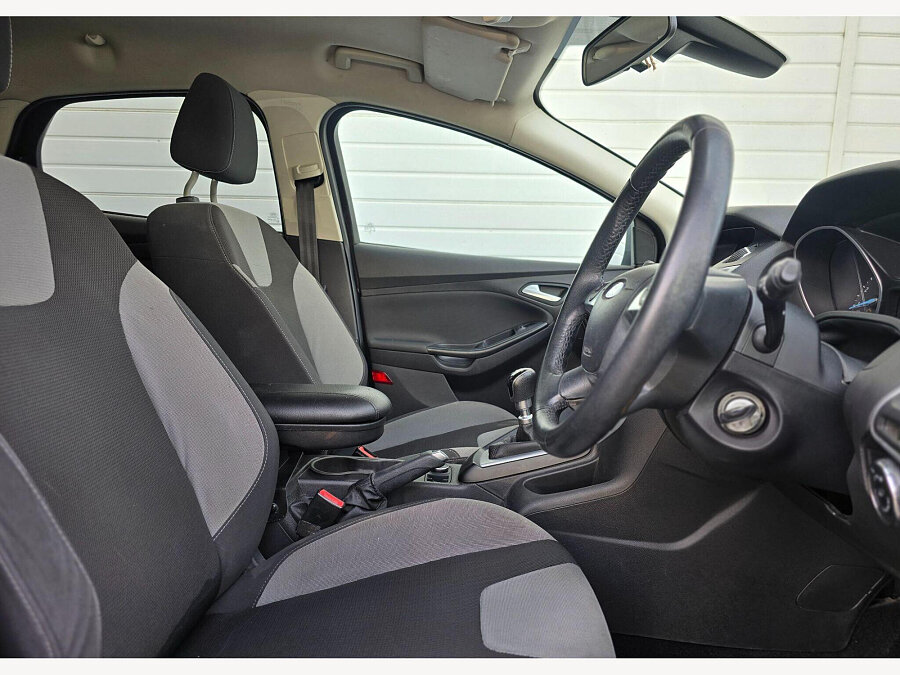 2014 Ford Focus photo 14