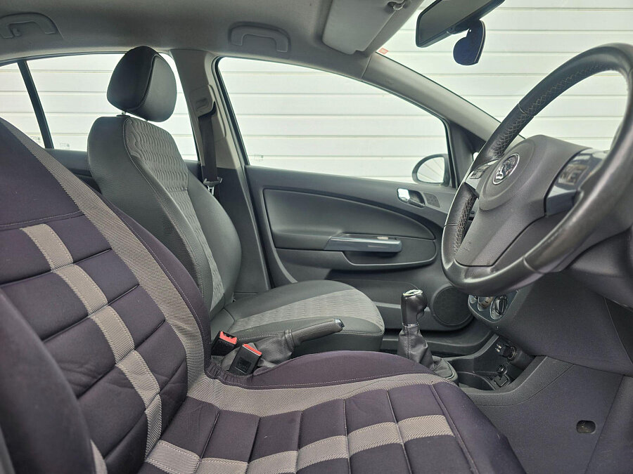 2011 Vauxhall Corsa photo 14