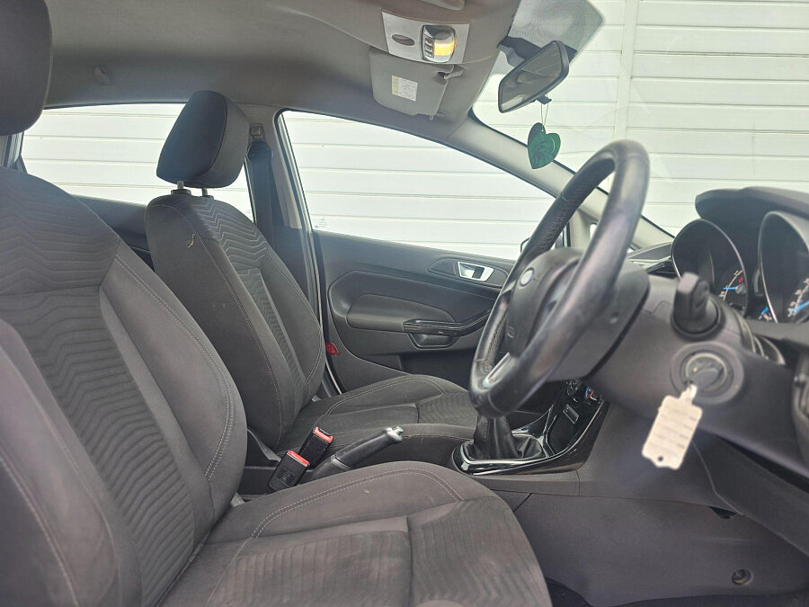 2015 Ford Fiesta photo 14