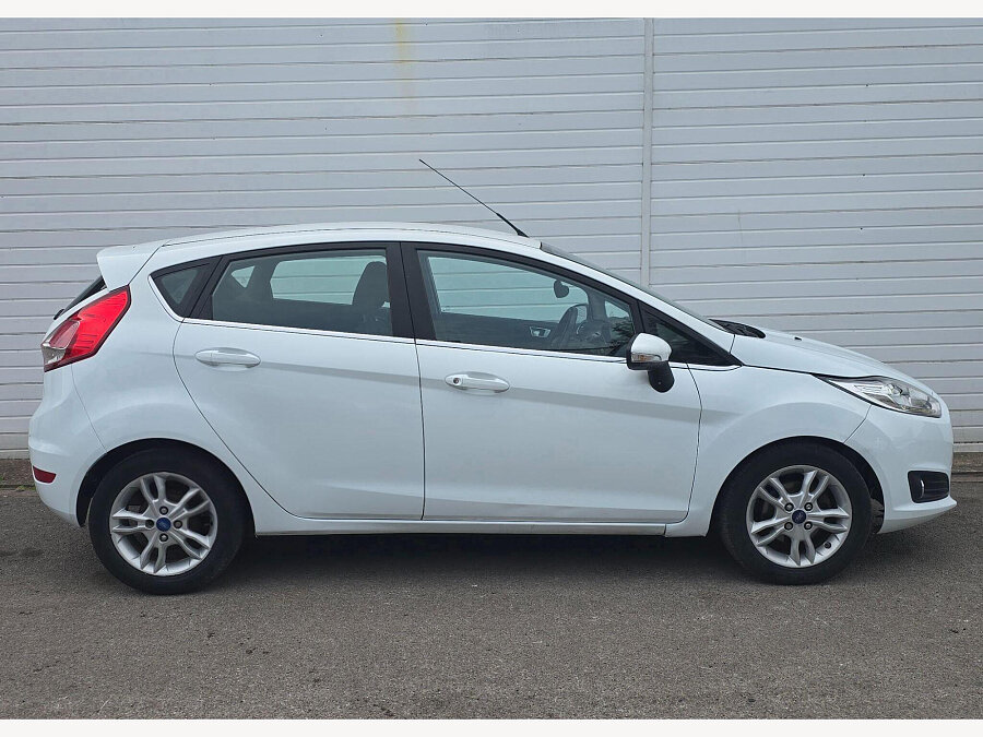 2015 Ford Fiesta photo 9