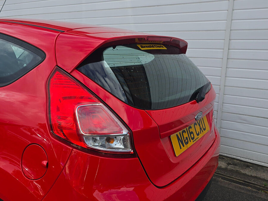 2016 Ford Fiesta photo 12