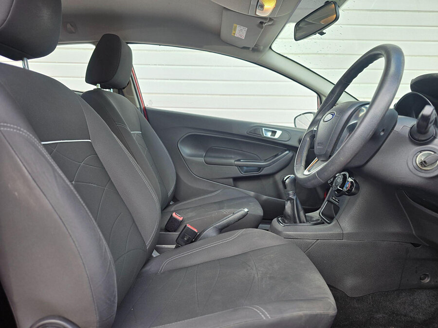 2016 Ford Fiesta photo 14