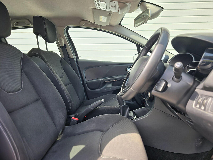 2015 Renault Clio photo 14