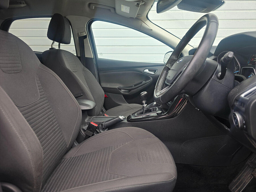 2018 Ford Focus photo 13