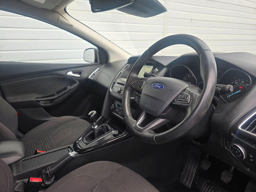 2018 Ford Focus photo 14