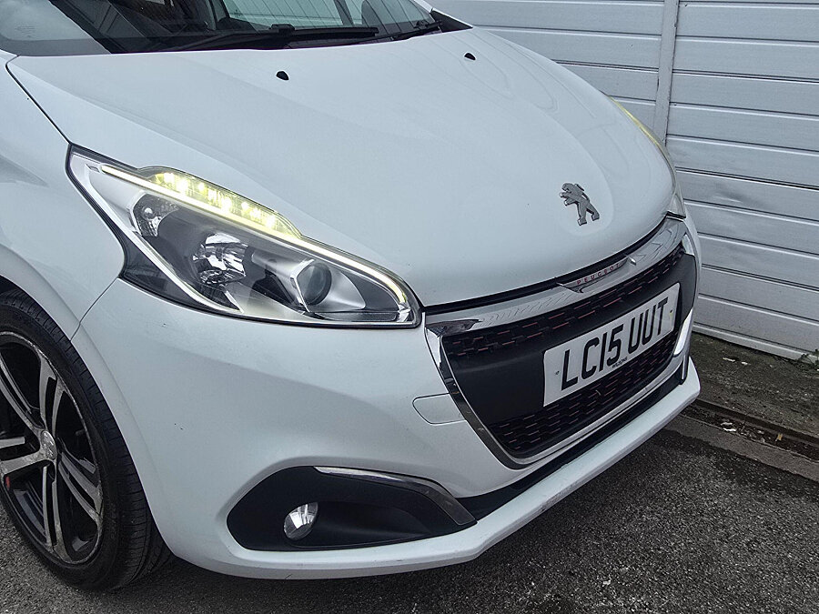 2015 Peugeot 208 photo 10