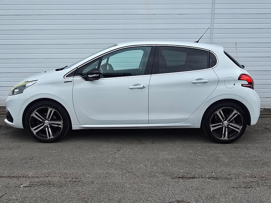 2015 Peugeot 208 photo 4