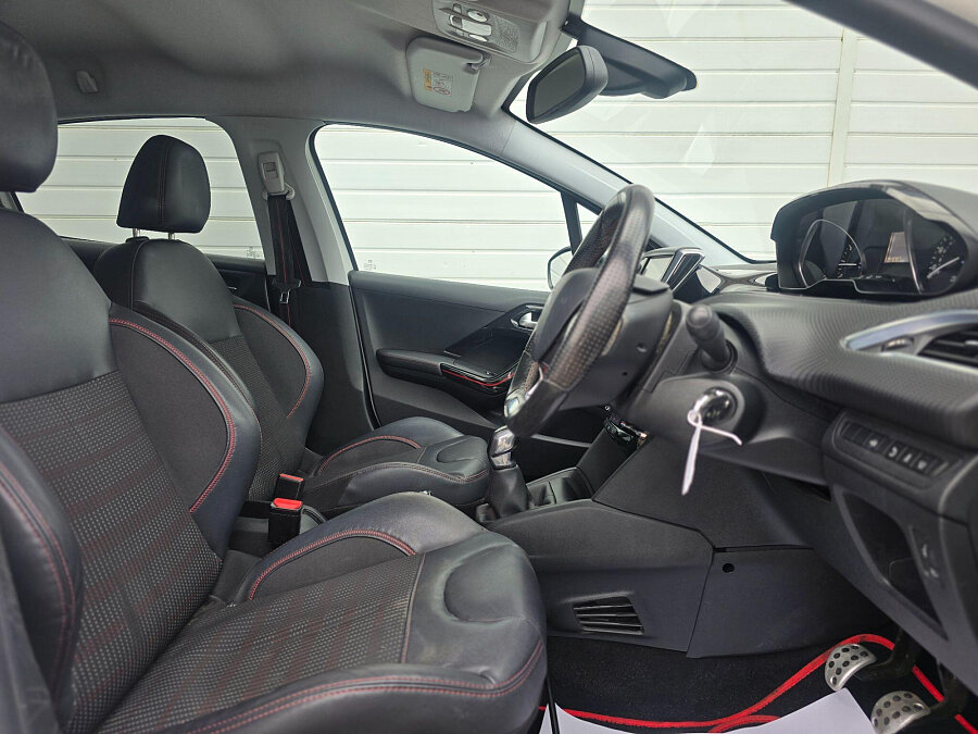2015 Peugeot 208 photo 14