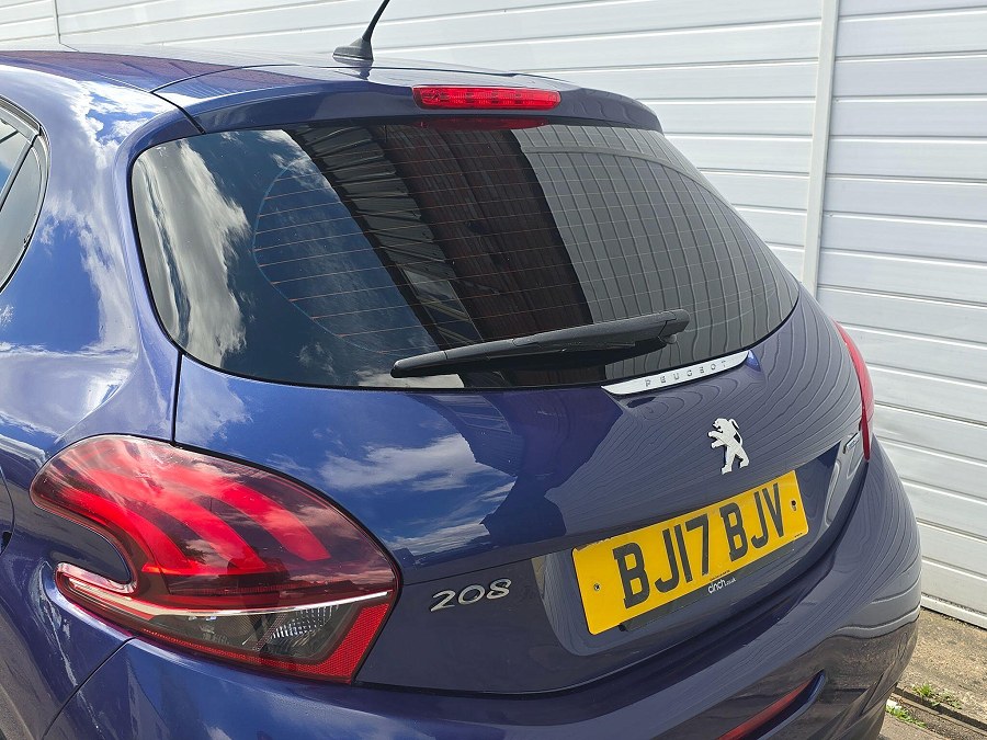 2017 Peugeot 208 photo 11