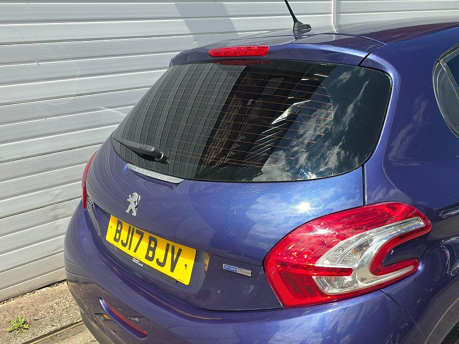 2017 Peugeot 208 photo 12