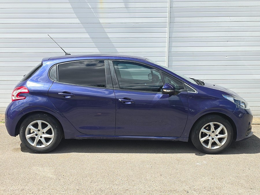 2017 Peugeot 208 photo 8
