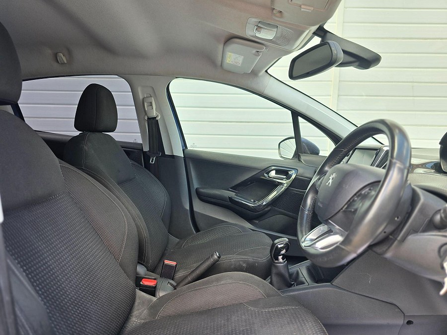 2017 Peugeot 208 photo 13