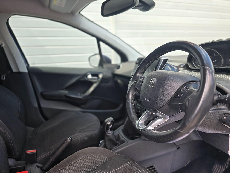 2017 Peugeot 208 photo 14