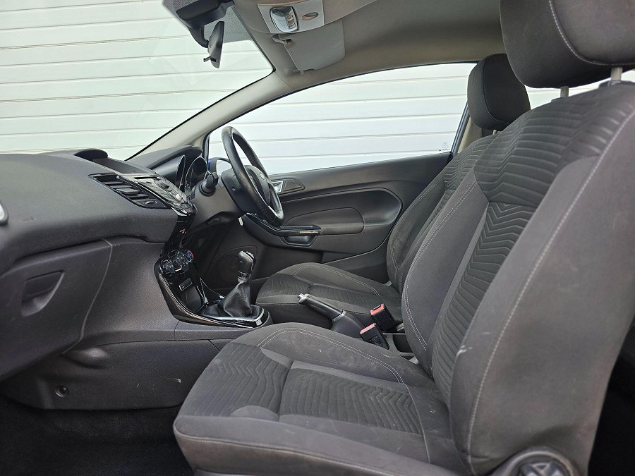 2014 Ford Fiesta photo 14