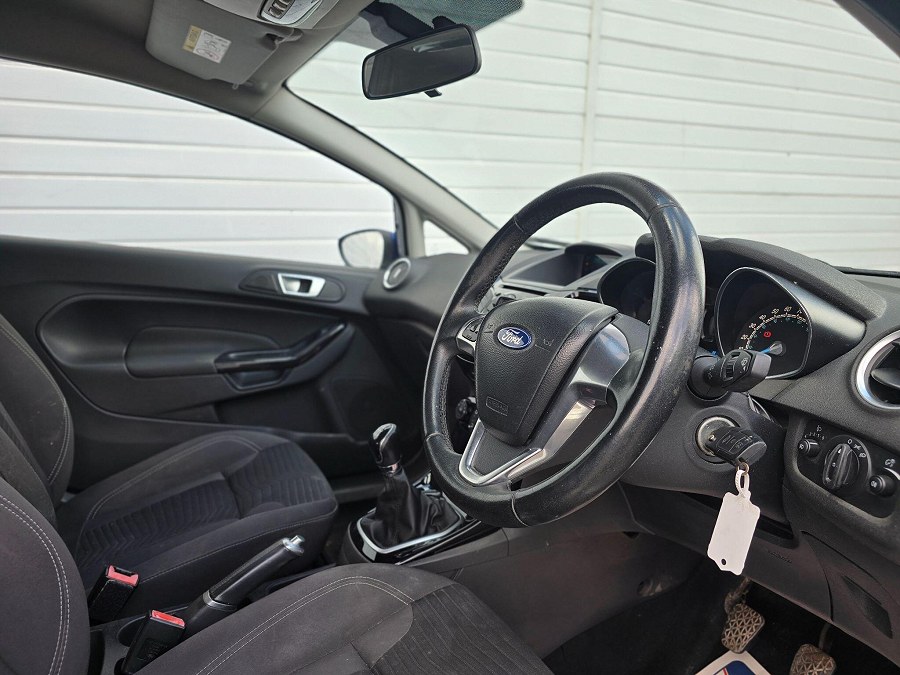2014 Ford Fiesta photo 13