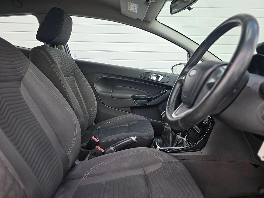 2014 Ford Fiesta photo 12