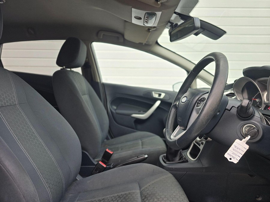 2012 Ford Fiesta photo 14