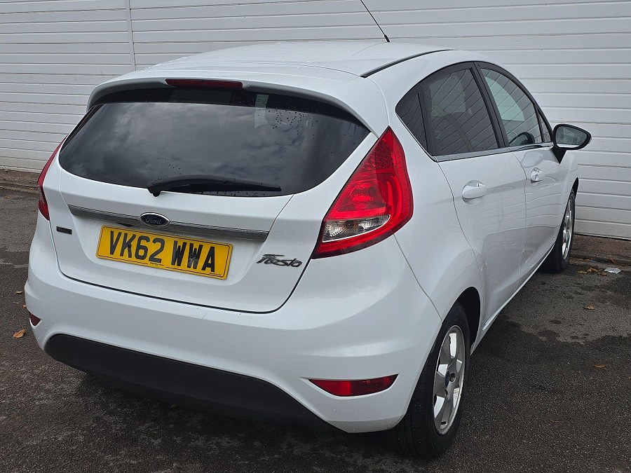 2012 Ford Fiesta photo 8