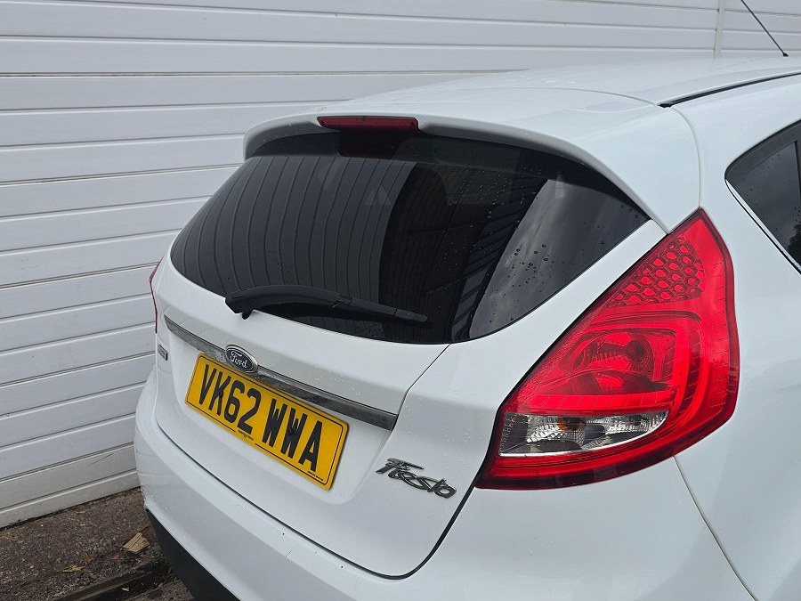2012 Ford Fiesta photo 13