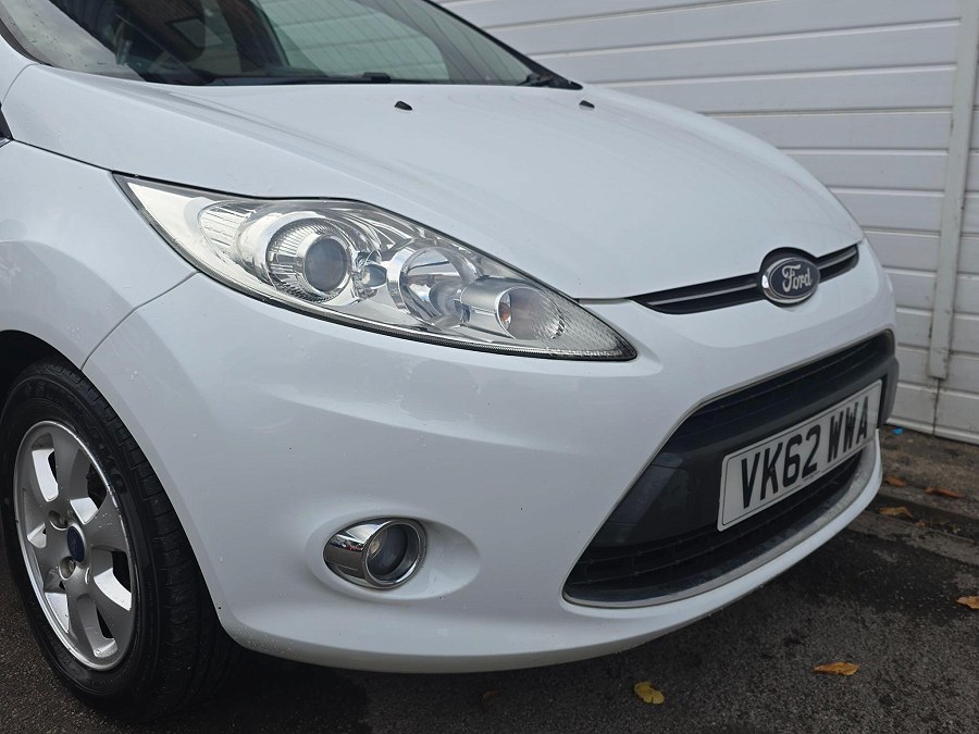 2012 Ford Fiesta photo 10