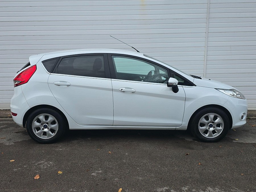 2012 Ford Fiesta photo 9