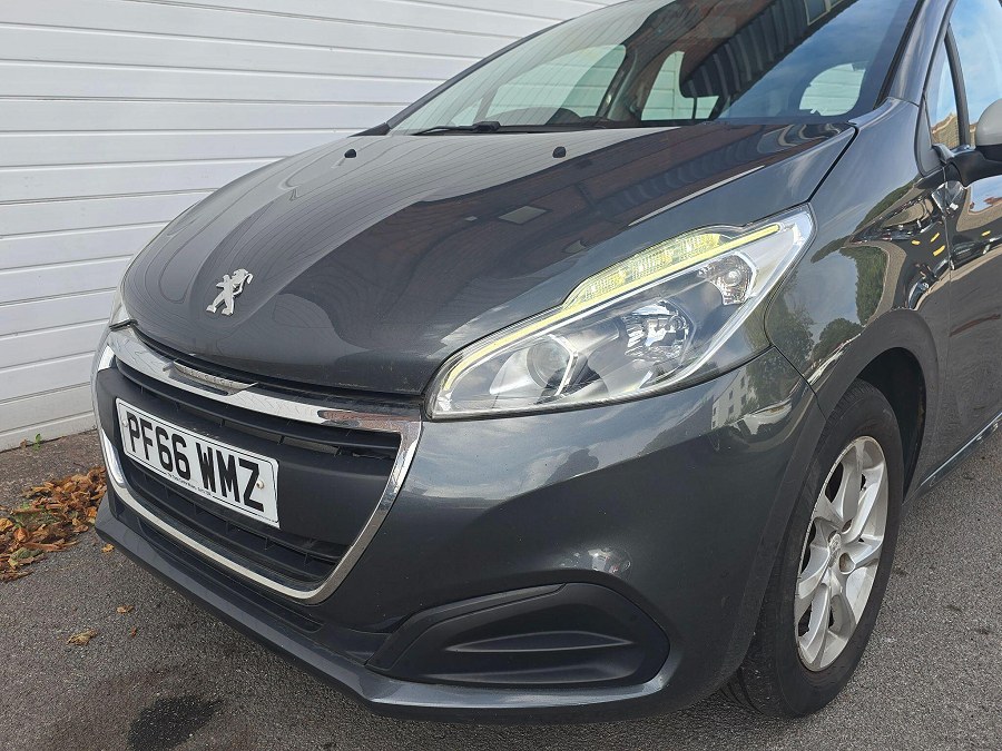 2016 Peugeot 208 photo 11