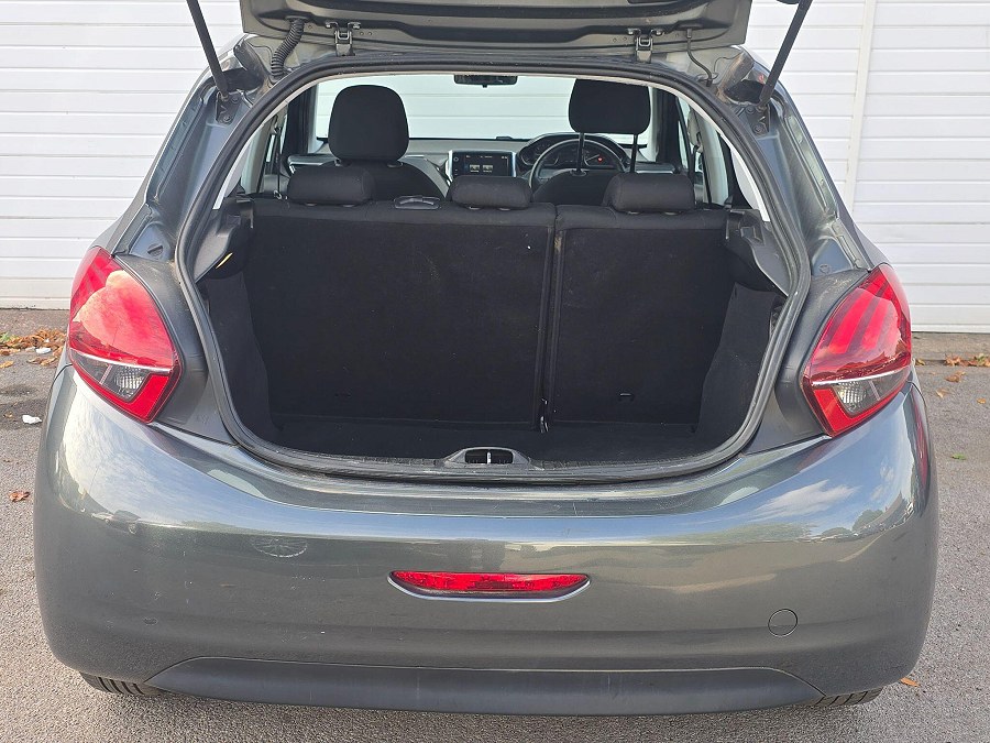 2016 Peugeot 208 photo 7