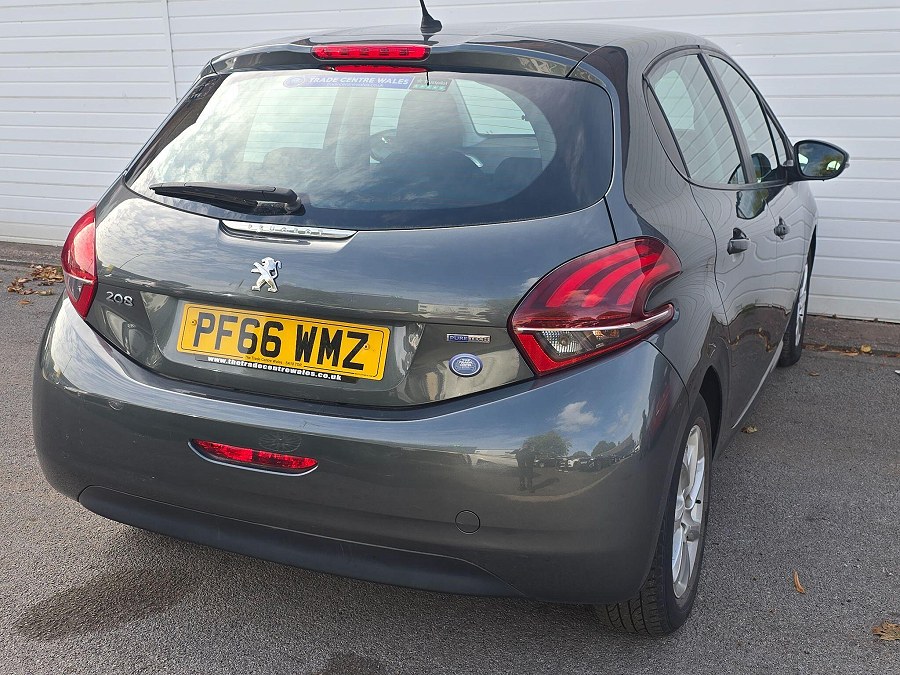 2016 Peugeot 208 photo 8