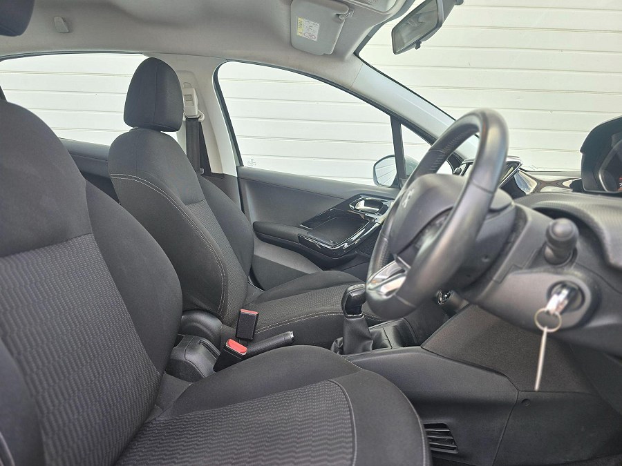 2016 Peugeot 208 photo 14