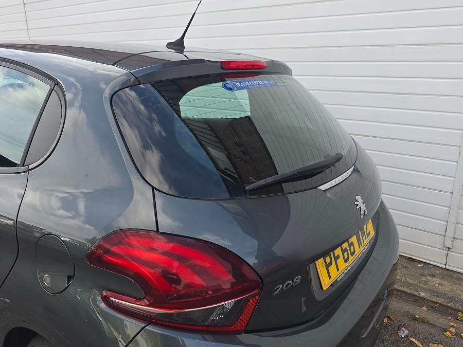 2016 Peugeot 208 photo 12