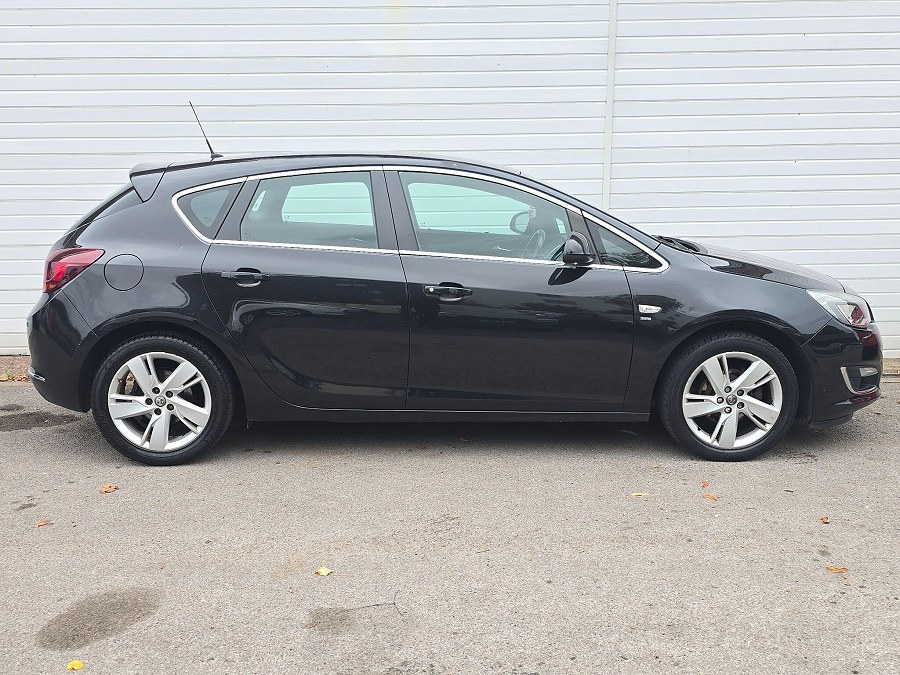 2015 Vauxhall Astra photo 9