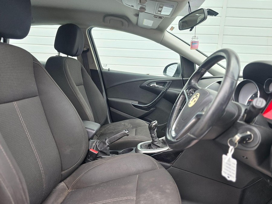 2015 Vauxhall Astra photo 14