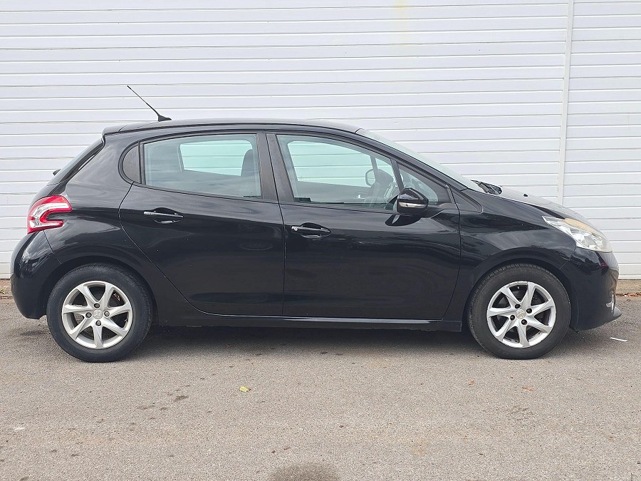 2014 Peugeot 208 photo 9
