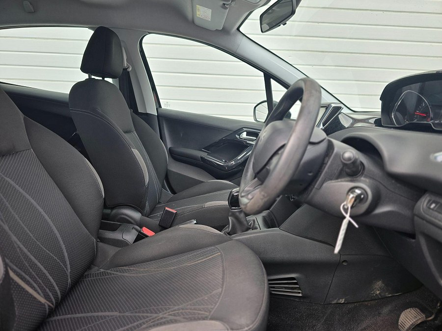 2014 Peugeot 208 photo 14