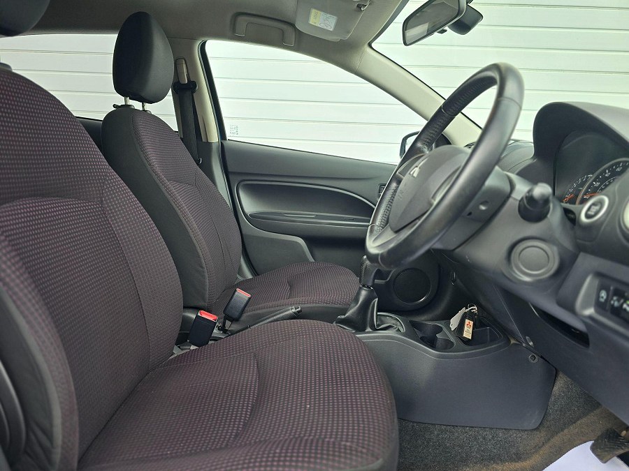 2013 Mitsubishi Mirage photo 14