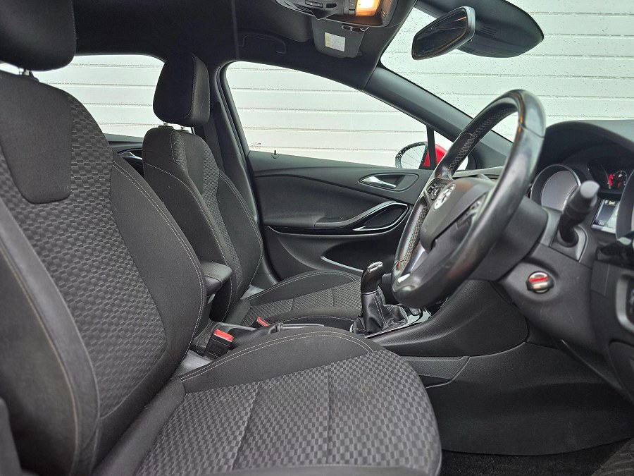2016 Vauxhall Astra photo 14