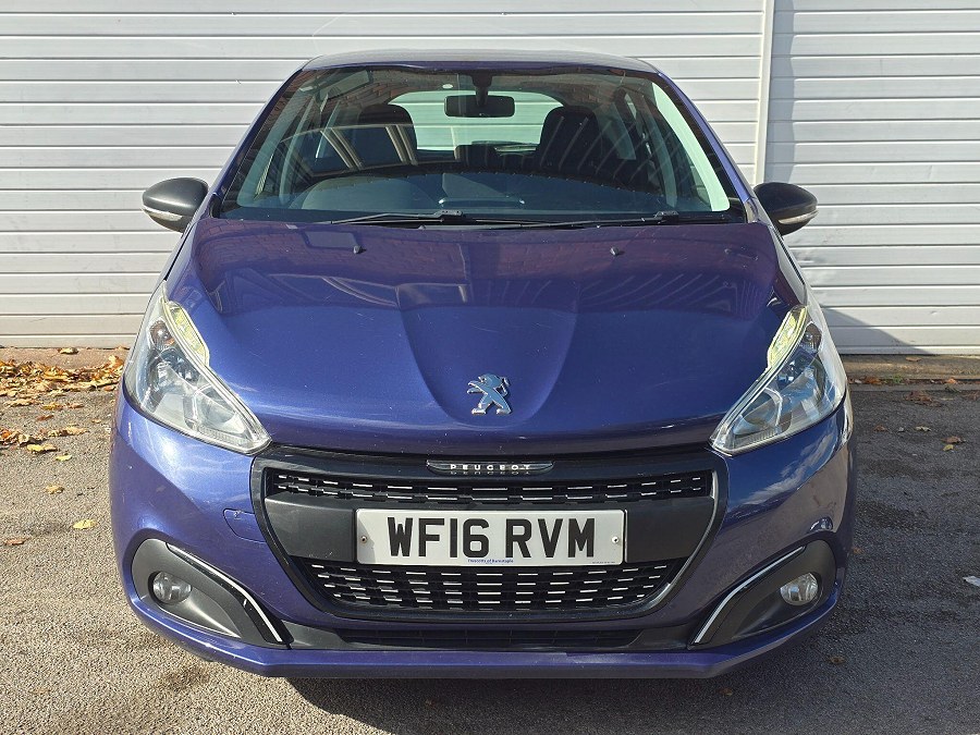 Peugeot 208 photo 2