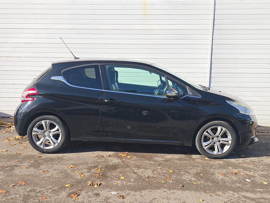 2013 Peugeot 208 photo 9