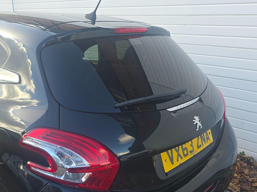 2013 Peugeot 208 photo 12