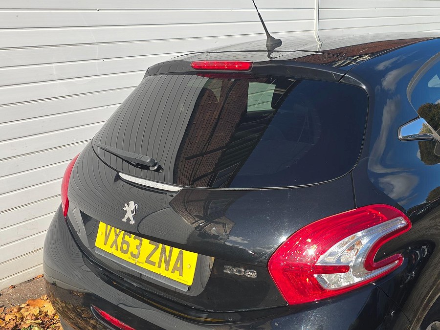 2013 Peugeot 208 photo 13