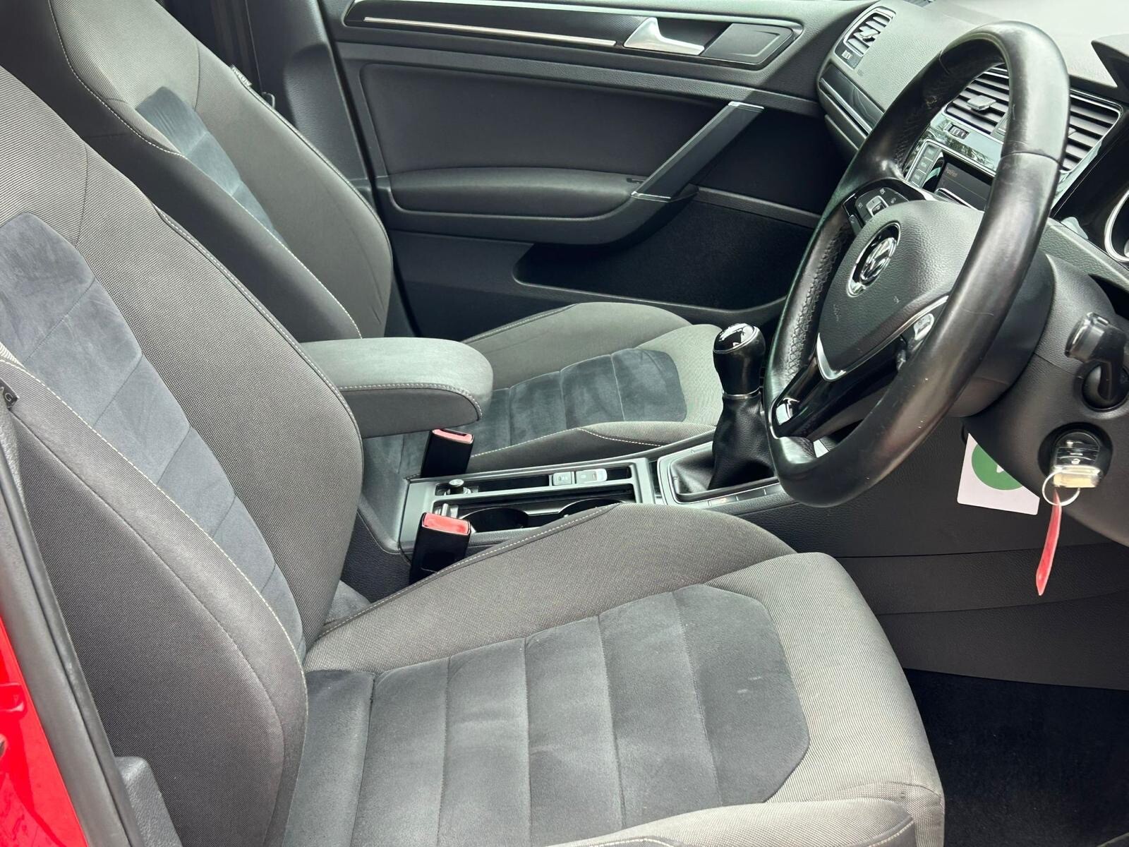 2013 Volkswagen Golf image 9