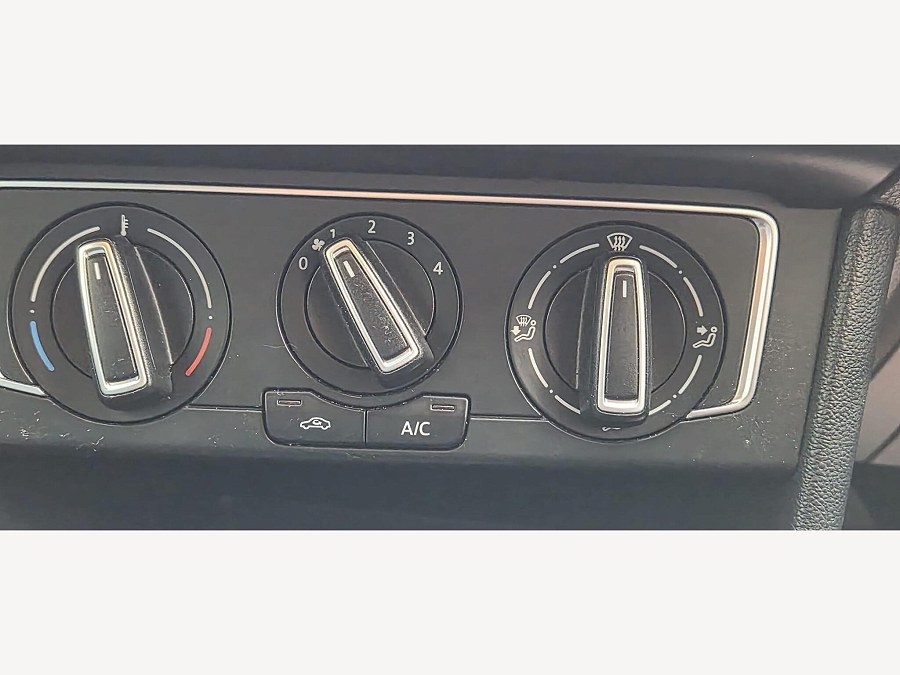 2015 Volkswagen Polo photo 14