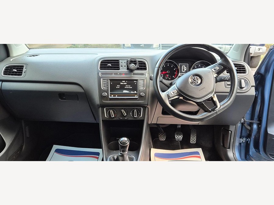 2015 Volkswagen Polo photo 9