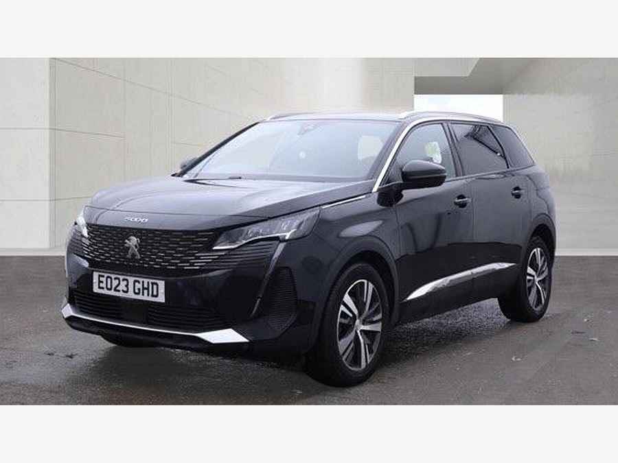 2023 Peugeot 5008 photo 2