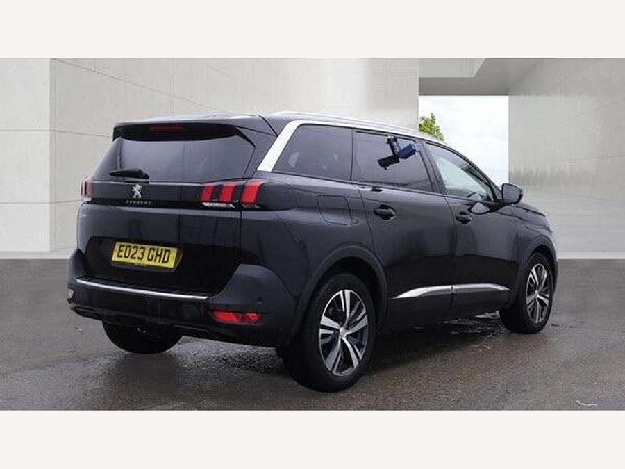 2023 Peugeot 5008 photo 3