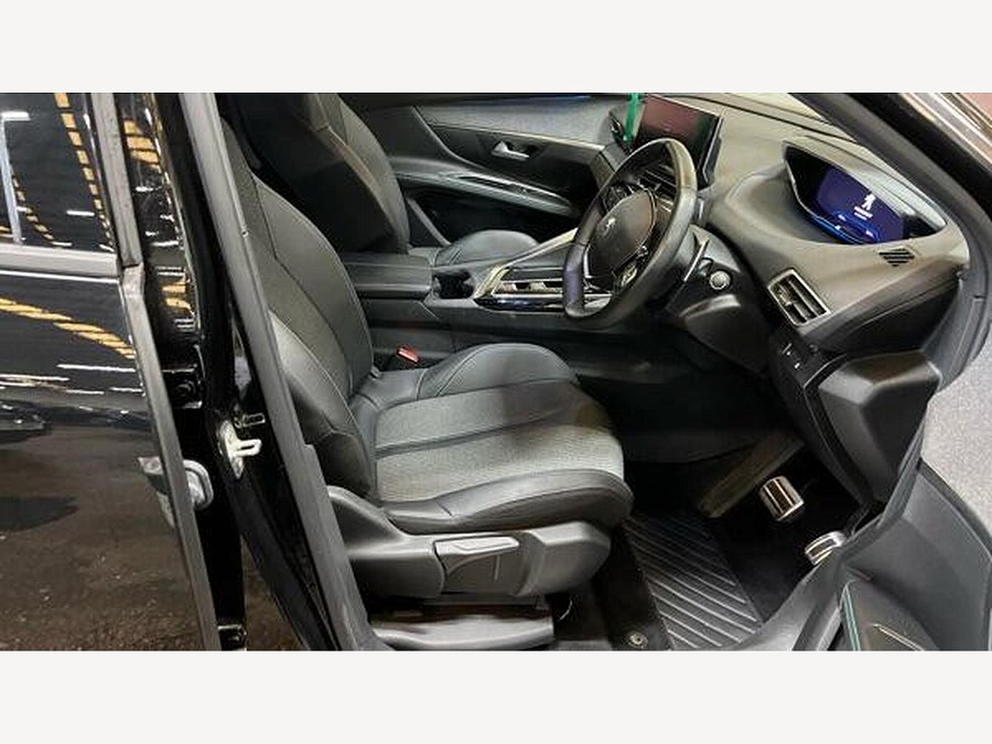 2023 Peugeot 5008 photo 10